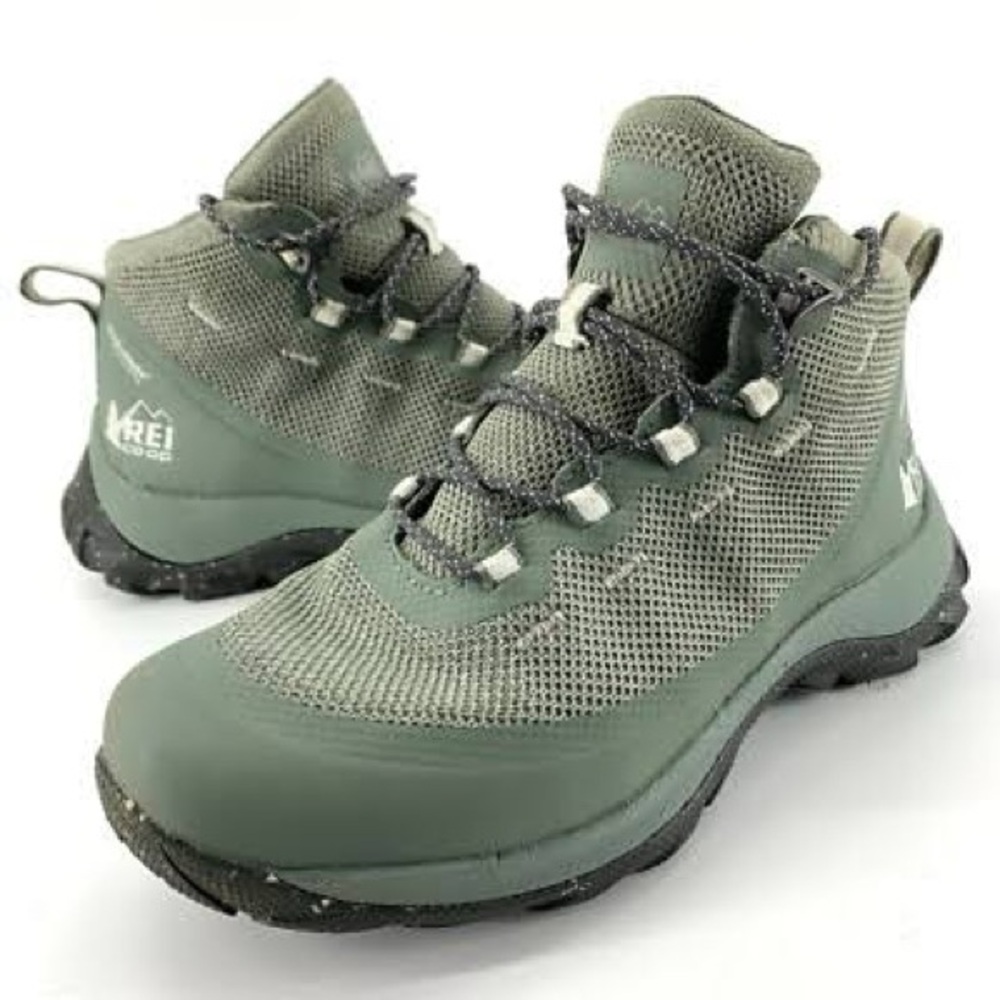 Women’s hiking boots - REI coop, size 8